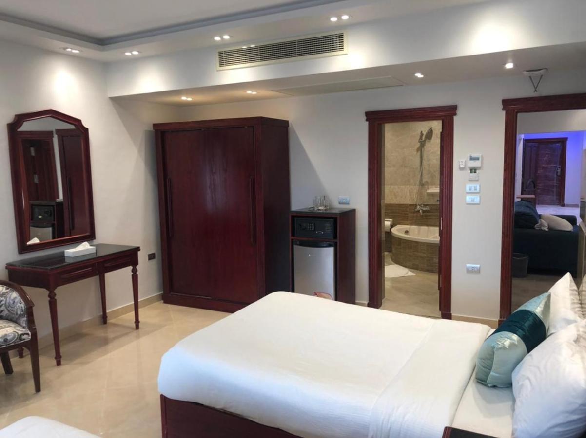 Pyramids Nile Tower Hotel Кайро Екстериор снимка