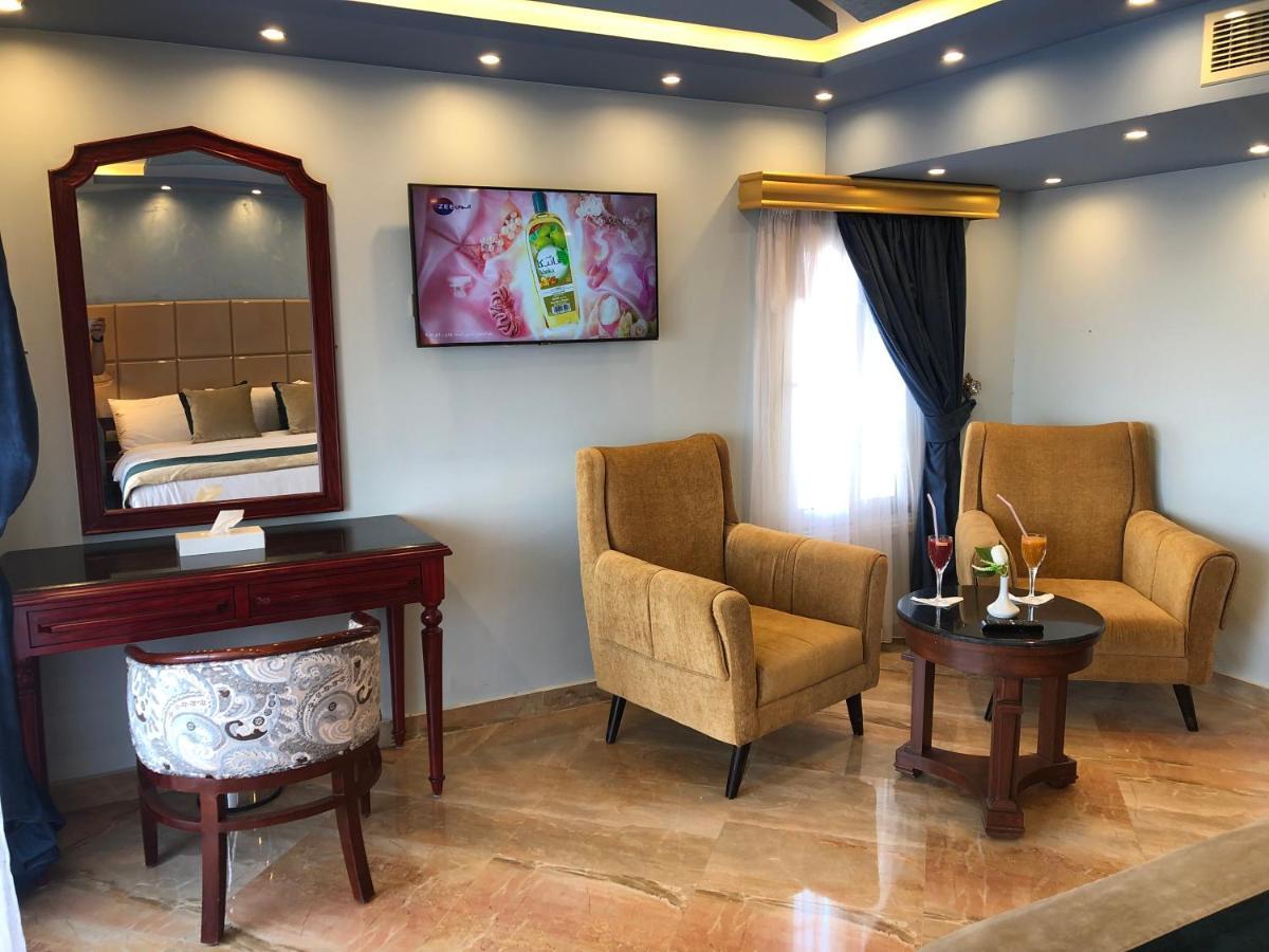 Pyramids Nile Tower Hotel Кайро Екстериор снимка
