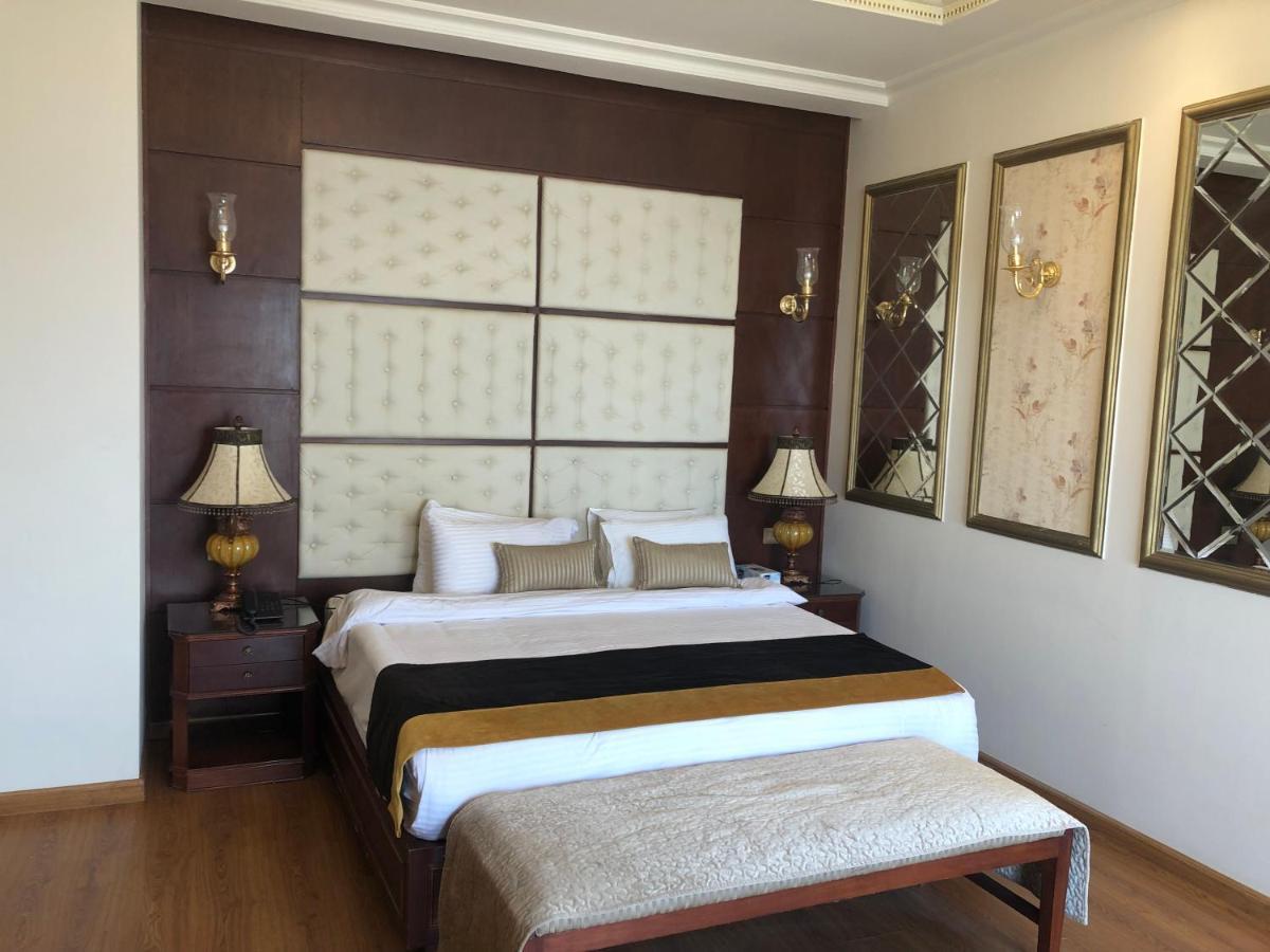 Pyramids Nile Tower Hotel Кайро Екстериор снимка