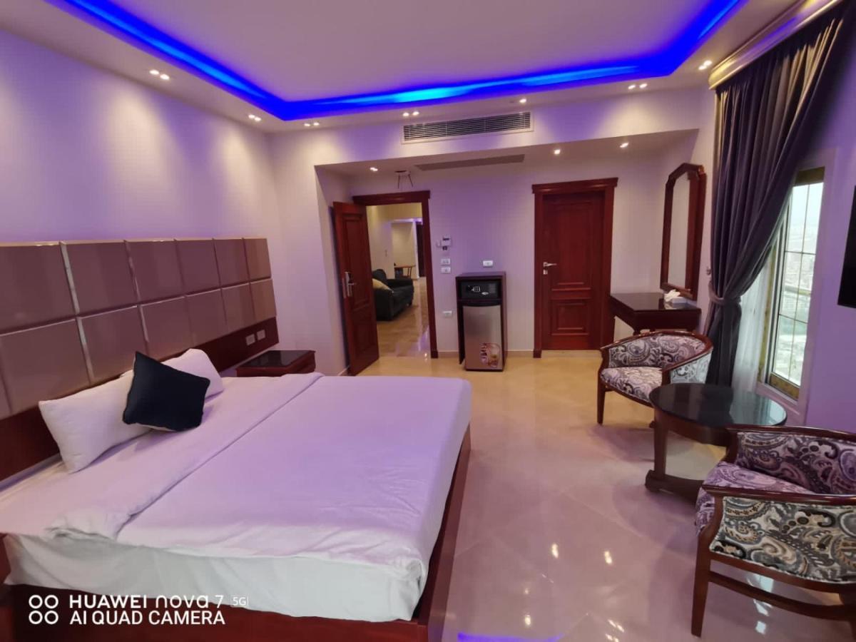 Pyramids Nile Tower Hotel Кайро Екстериор снимка